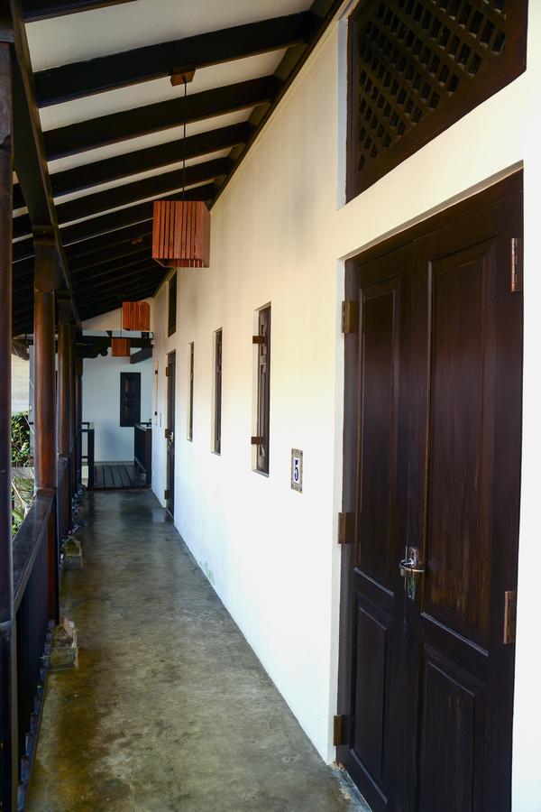 56 By Deco - Galle Fort Exterior photo